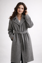 Długi wełniany płaszcz damski wiązany w pasie z szerokimi klapami